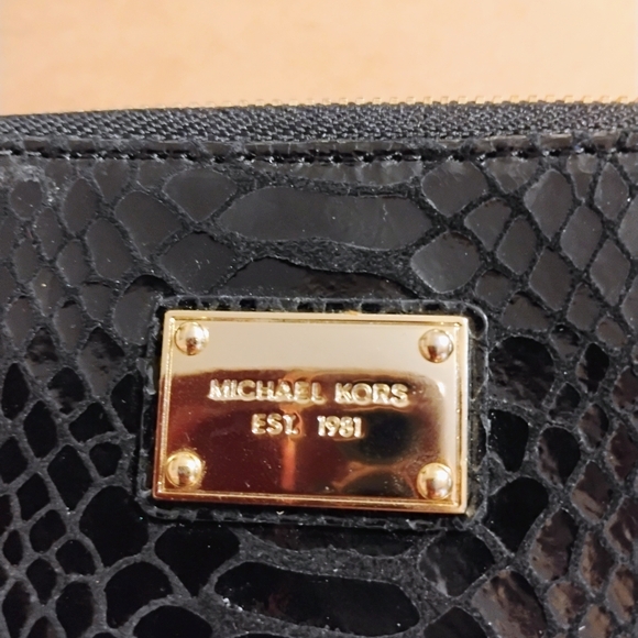 Michael Kors Black Snakeskin Wristlet Wallet. Never Used. Smoke free home. - Picture 2 of 3